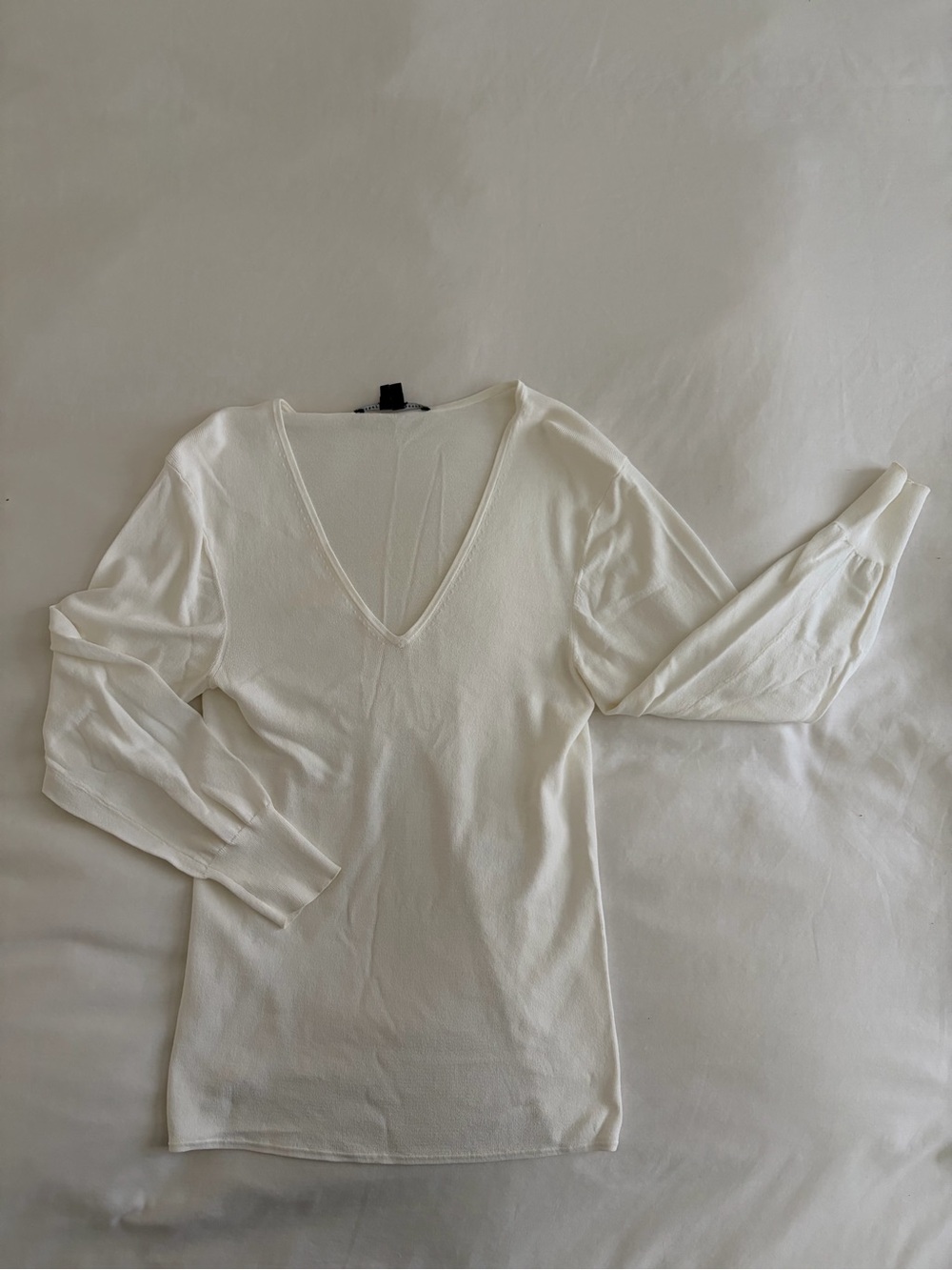 Theyskens' Theory Cream V-Neck Long Sleeve Top